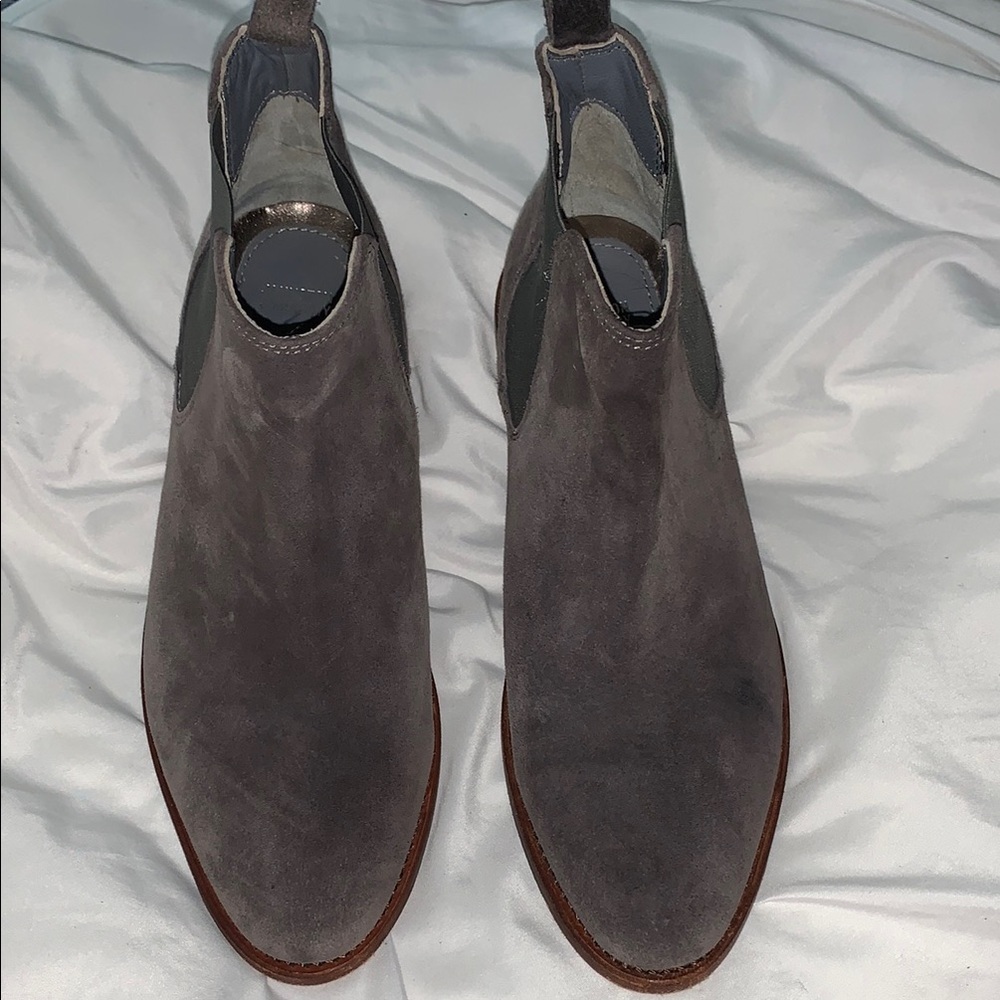 Johnston & Murphy Women’s Gray Suede Boots size 9M